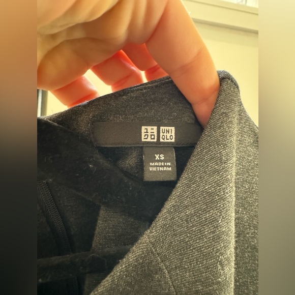 Uniqlo sleeveless shift dress - Picture 3 of 5